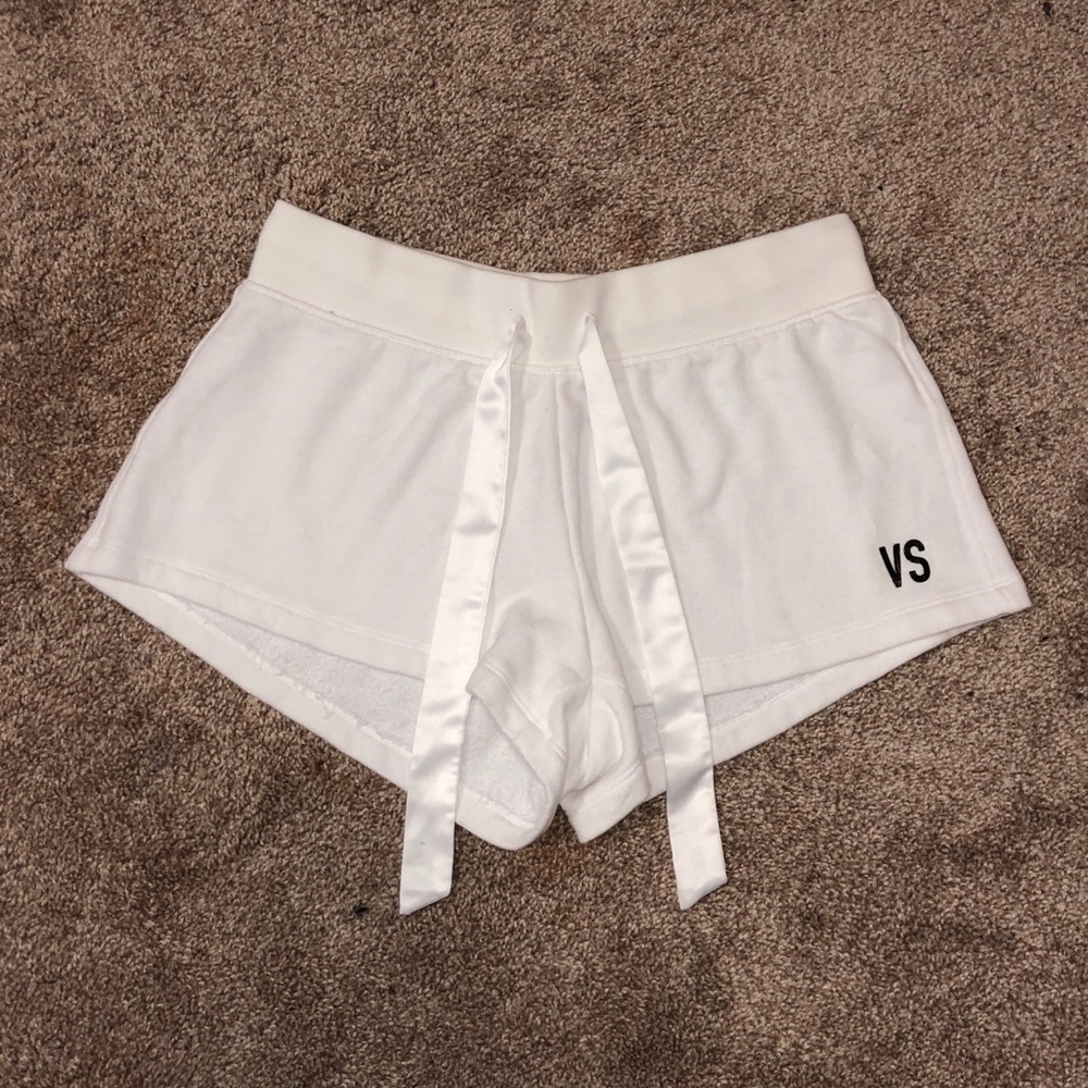 VICTORIA’S SECRET WHITE SHORTS